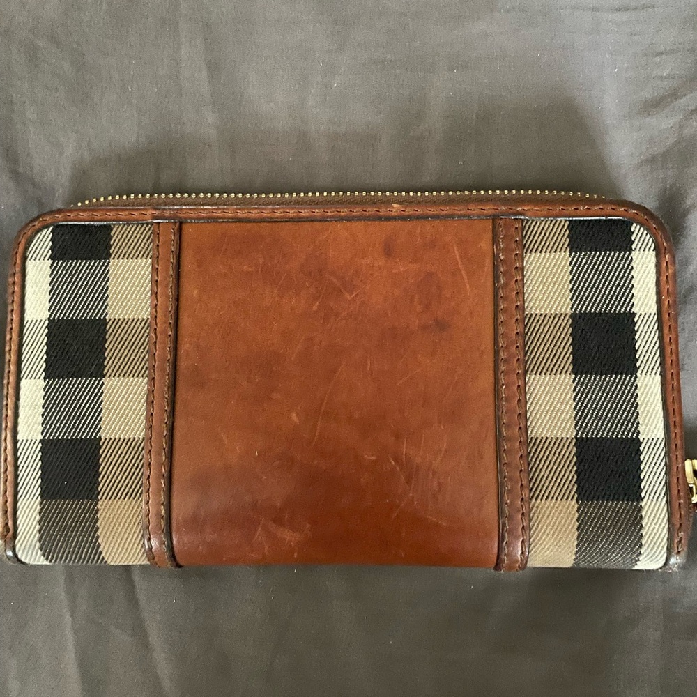 Amazing Burberry Check Wallet - Picture 2 of 3